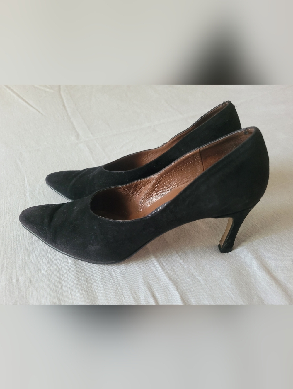 Ellen Tracy Black Suede Pointed-Toe Pumps